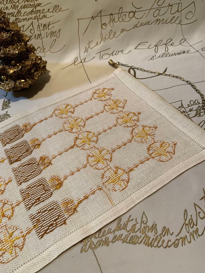 デンマーク製 北欧雑貨 ビンテージ白い布に天使達が刺繍された小さな