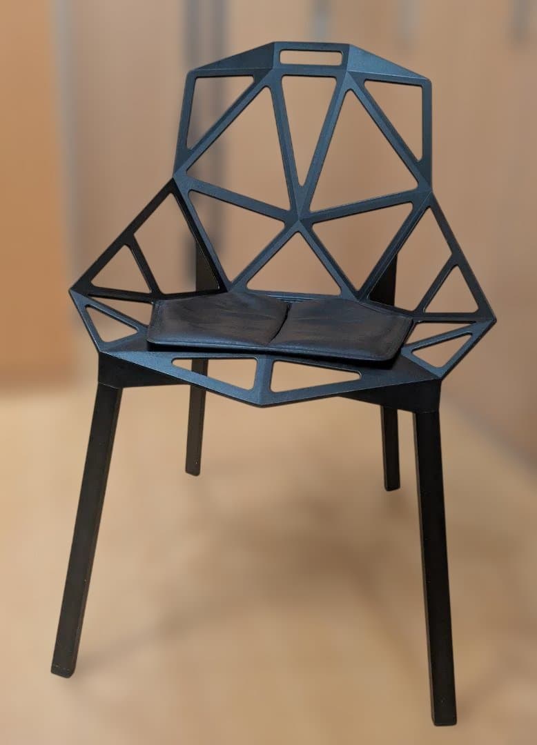 送込美品！MAGIS chair one革座面付きデザイナー椅子 マジス Chair_One｜幾何学構造が美しい名作チェア - MAGIS SHOP（直営