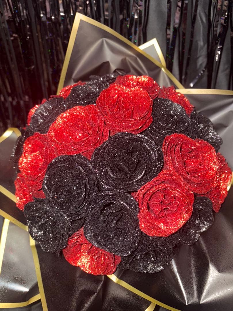 グリッターローズ ブーケ 花束 赤 黒 24本 グリッターローズを24本使用 赤色ベースワンホンブーケ | 話題の花屋