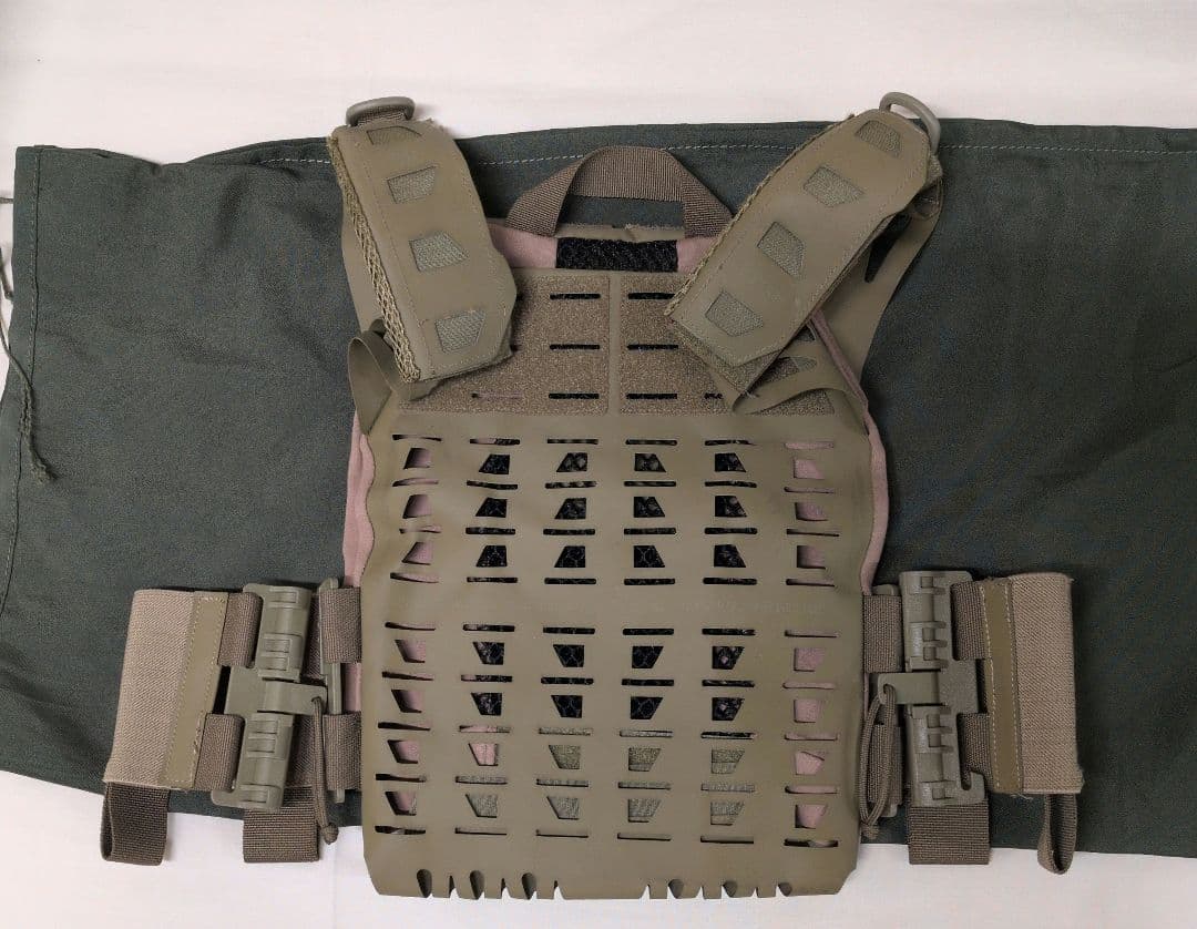 田村装備開発 『Light Weight Plate Carrier』