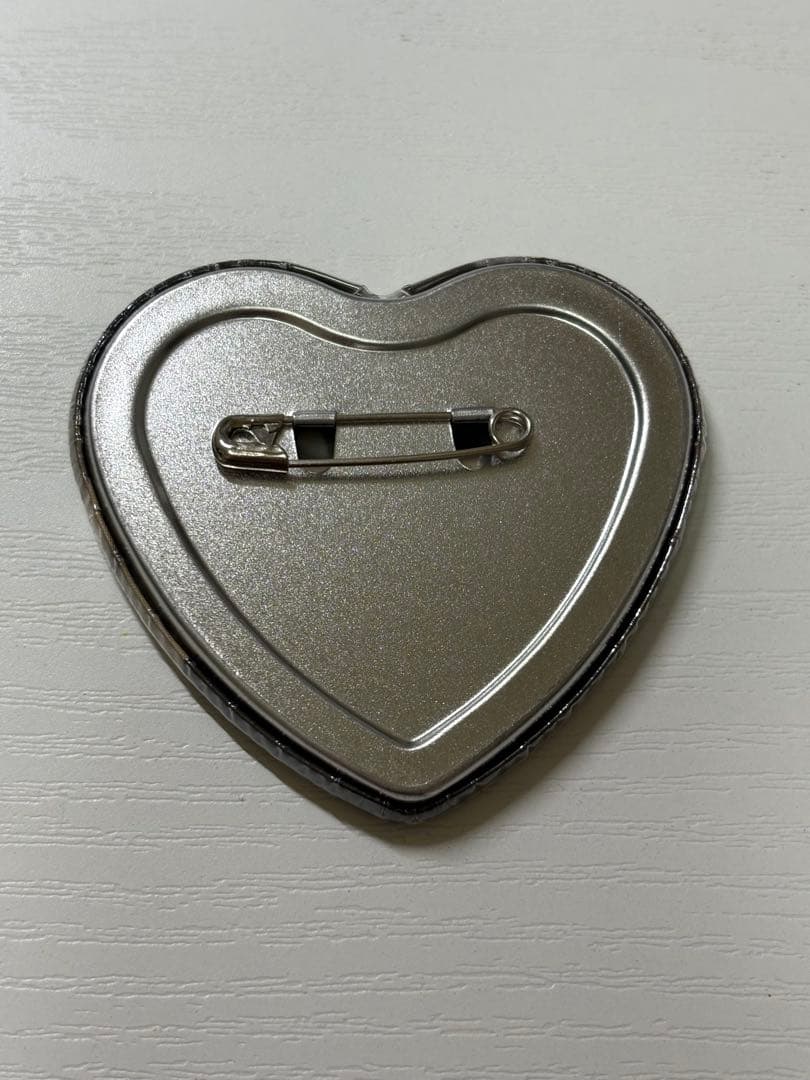 セブルス・スネイプ ハート型缶バッチ - メルカリ