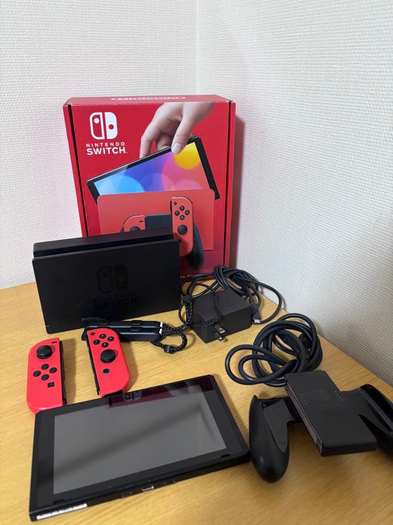 Nintendo Switch 本体 赤色ジョイコン付き
