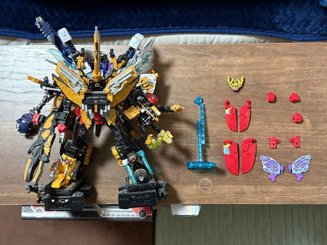 ミニプラ　王様戦隊キングオージャー　ゴッドキングオージャー 13体のシュゴッドがメタリックカラーで新生！『王様戦隊キングオー