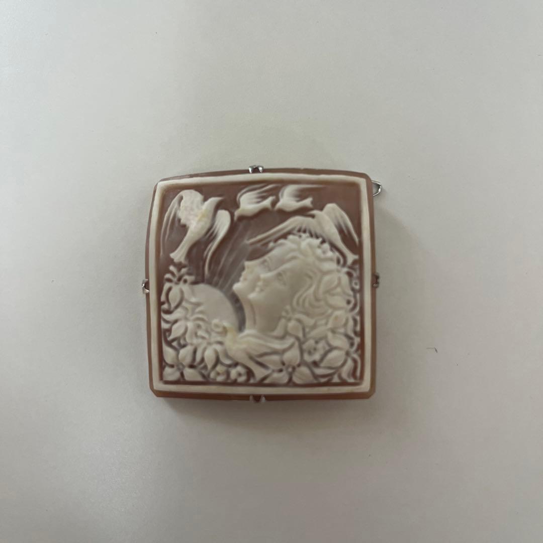 カメオ　ブローチ　サイン