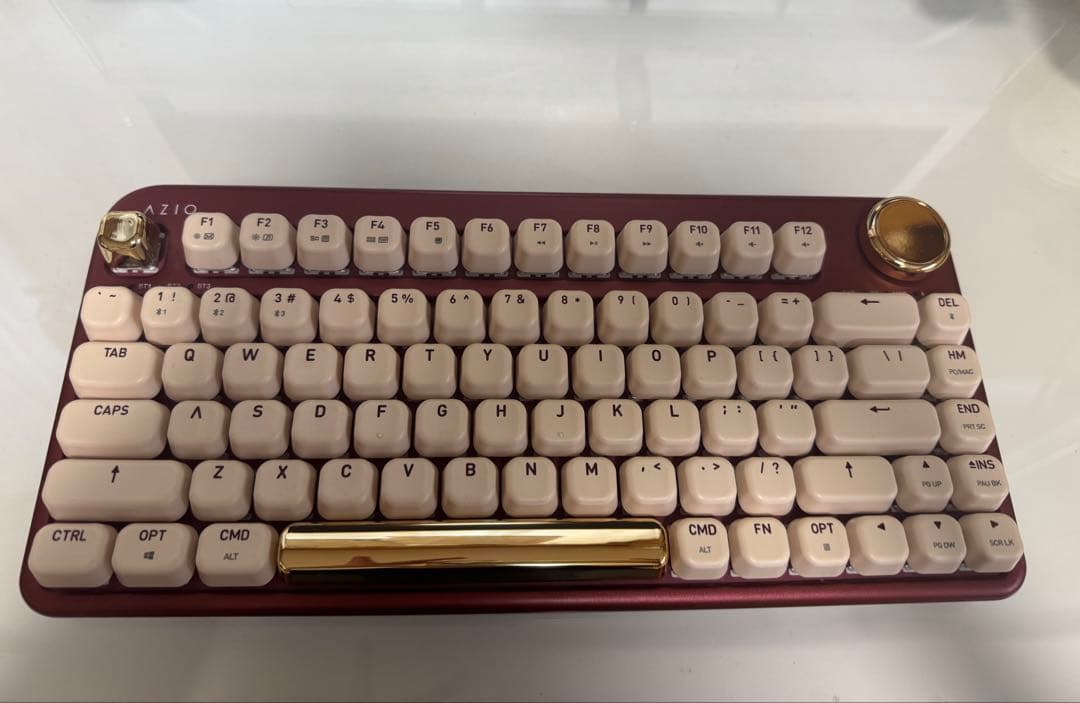 レトロデザイン ワインレッド Bluetoothキーボード レトロなのにデジタル。タイプライター風ワイヤレスキーボード「PENNA