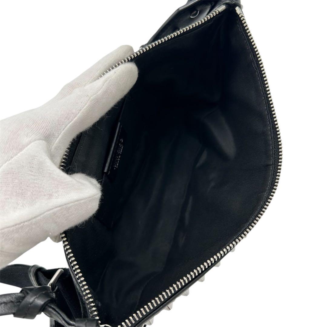 極美品 ジミーチュウ ボディバッグ スタッズ JCロゴ レザー 三日月