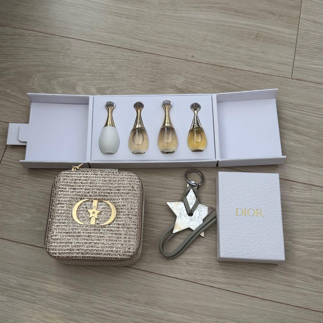 Dior♡香水ミニボトルセット ホリデー ポーチ バースデーギフト クリスチャンディオール ミニ香水 ギフトセット タオルハンカチ ハンド