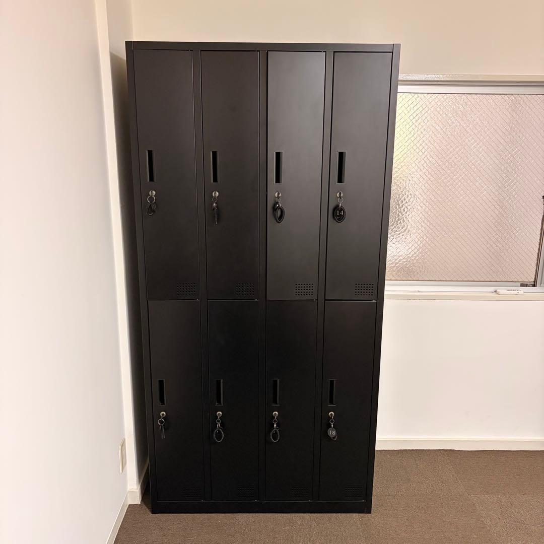 ブラックスチール製鍵付きオフィスロッカー 8人用