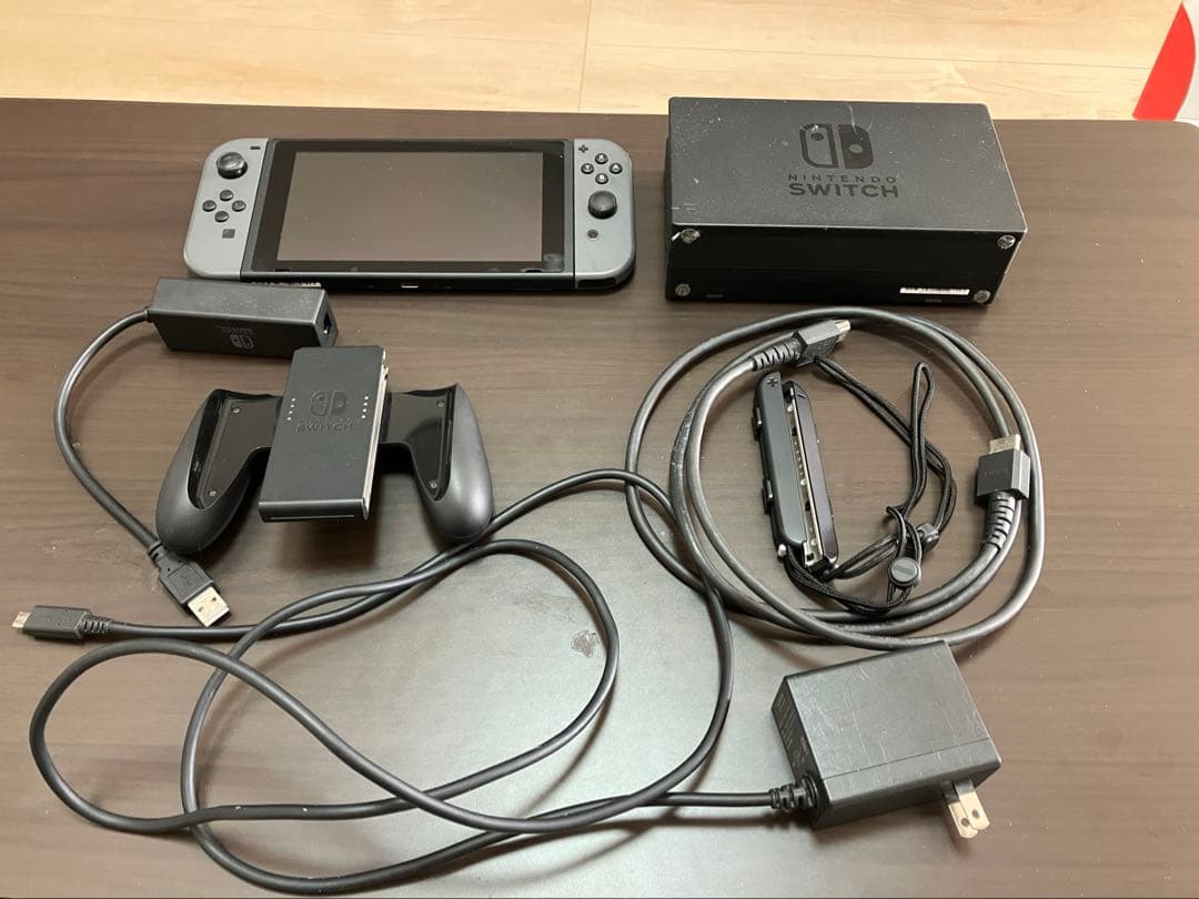 Nintendo Switch グレーの本体セット Nintendo Switch グレー 本体HAC-001 ➕カセット2点 - メルカリ
