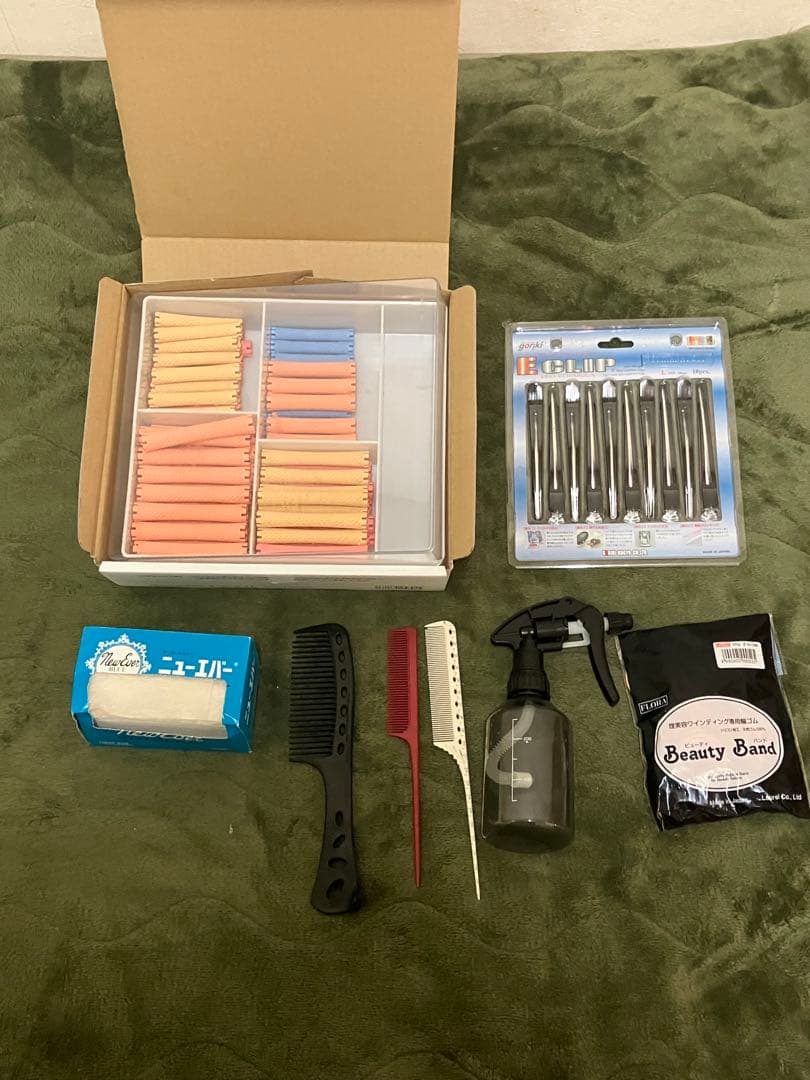 美容師国家試験・ワインディング練習用 ロッド・ペーパー等のまとめ売りです。