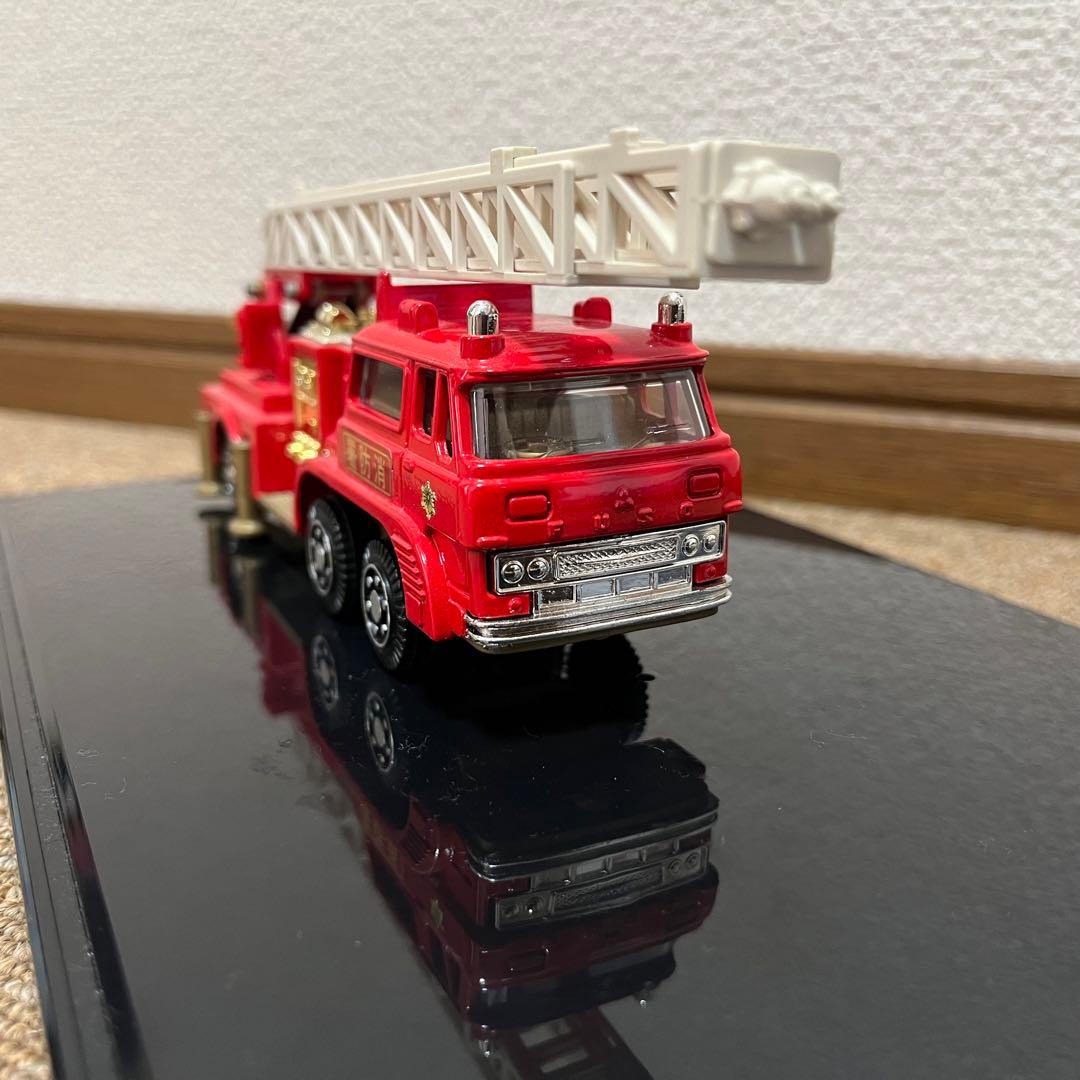 ヨネザワ ダイヤペット ハシゴ消防車 三菱ふそう T-83 1/60 - メルカリ