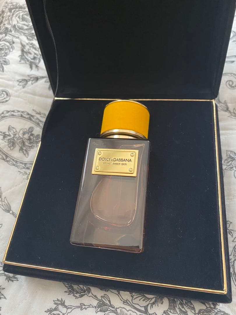 ドルチェ＆ガッバーナ ベルベットアンバースキン プールファム オードパルファム