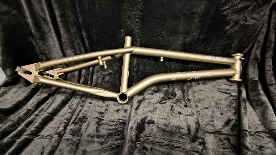 激レア！ARESのBMXフレーム 未使用保管品　早期売却希望の為、値下げ！