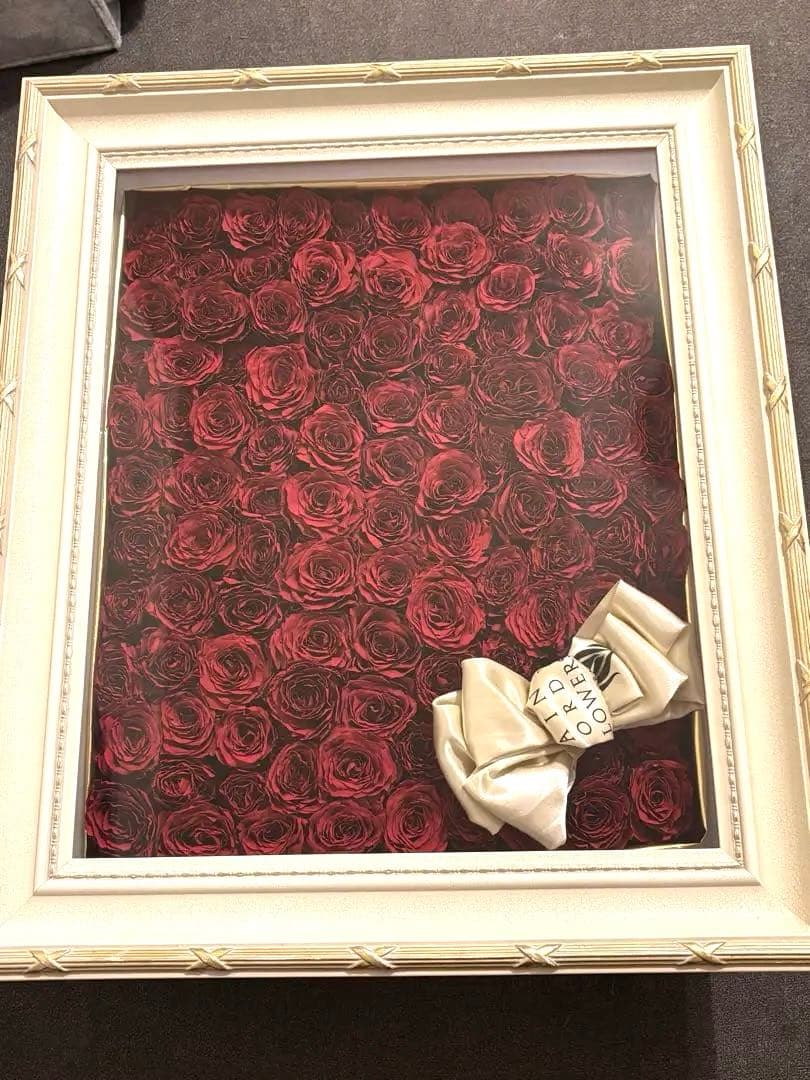 108本　赤いバラのプリザーブドフラワー