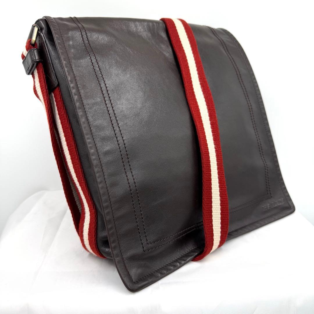 ✨美品✨BALLY バリー レザー メッセンジャーバッグ A4対応 ブラウン