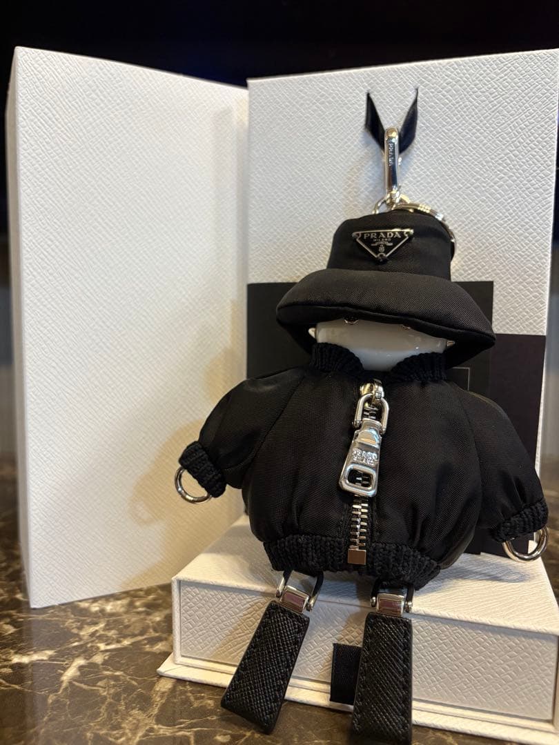 PRADA メンズ　ロボットキーチェーンチャーム スチール/ブラック Robot サフィアーノレザー キーチェーン チャーム