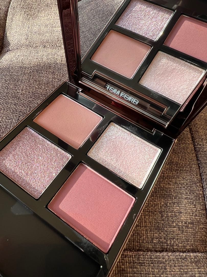 【TOM FORD】 【限定品】アイカラークォード 01RW メタリックモーヴ