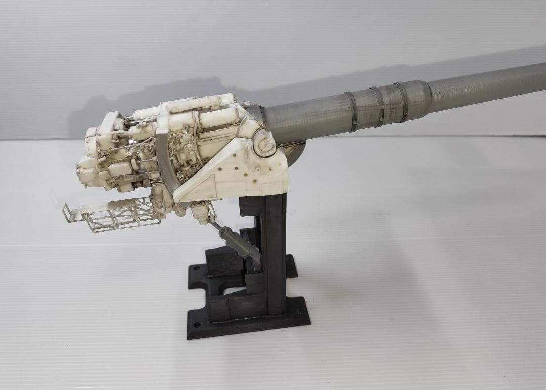 戦艦大和　46cm主砲組み立てキット(1/48スケール)　右砲 大艦巨砲主義は漢の浪漫！】戦艦大和の主砲46センチ砲“のみ”をビッグ