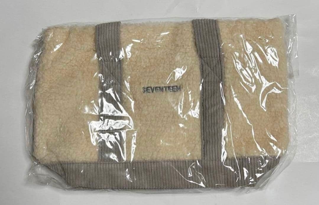 SEVENTEEN 2020 WINTER もこもこトートバッグ 新品未開封 - メルカリ