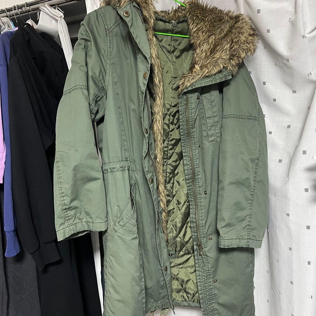 オリーブグリーン ファー付き ダウンジャケット - メルカリ