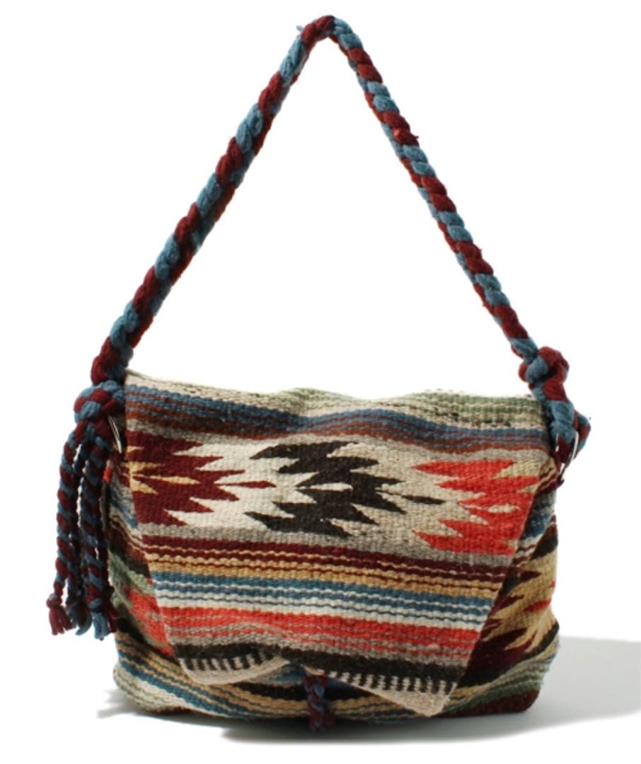 BEAMS CHAMULA / ウール製ボディBAG