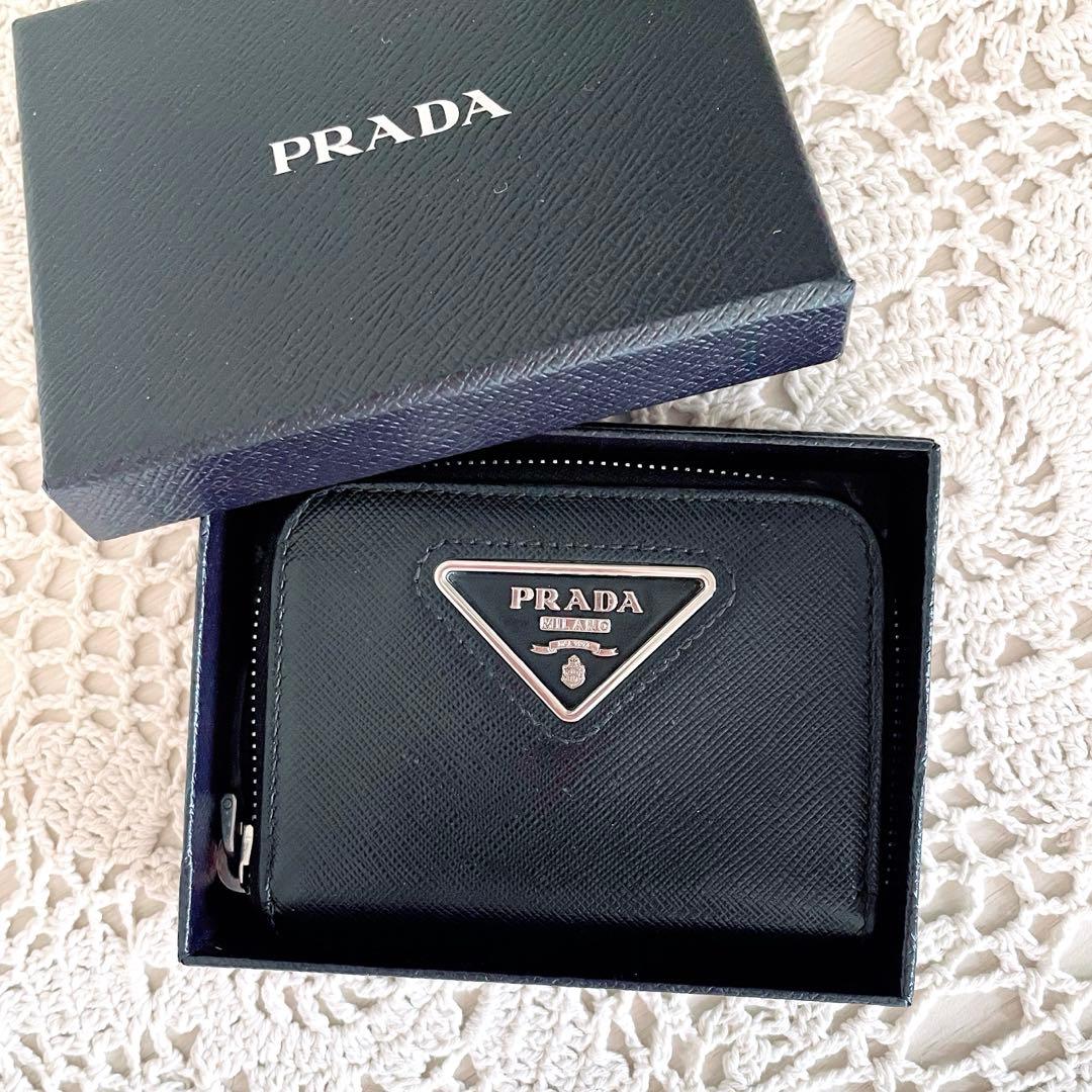 レア　PRADA サフィアーノ　トライアングル　コンパクトウォレット　ブラック
