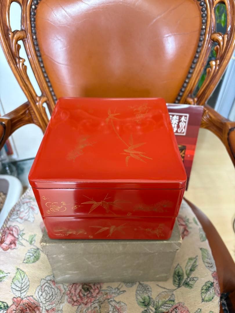 未使用に近い　木曽檜漆重箱　朱色の重箱 金色の模様 みよし漆器本舗 重箱 二段 5寸 15cm 松屋漆器店 白木塗 タモ 木製