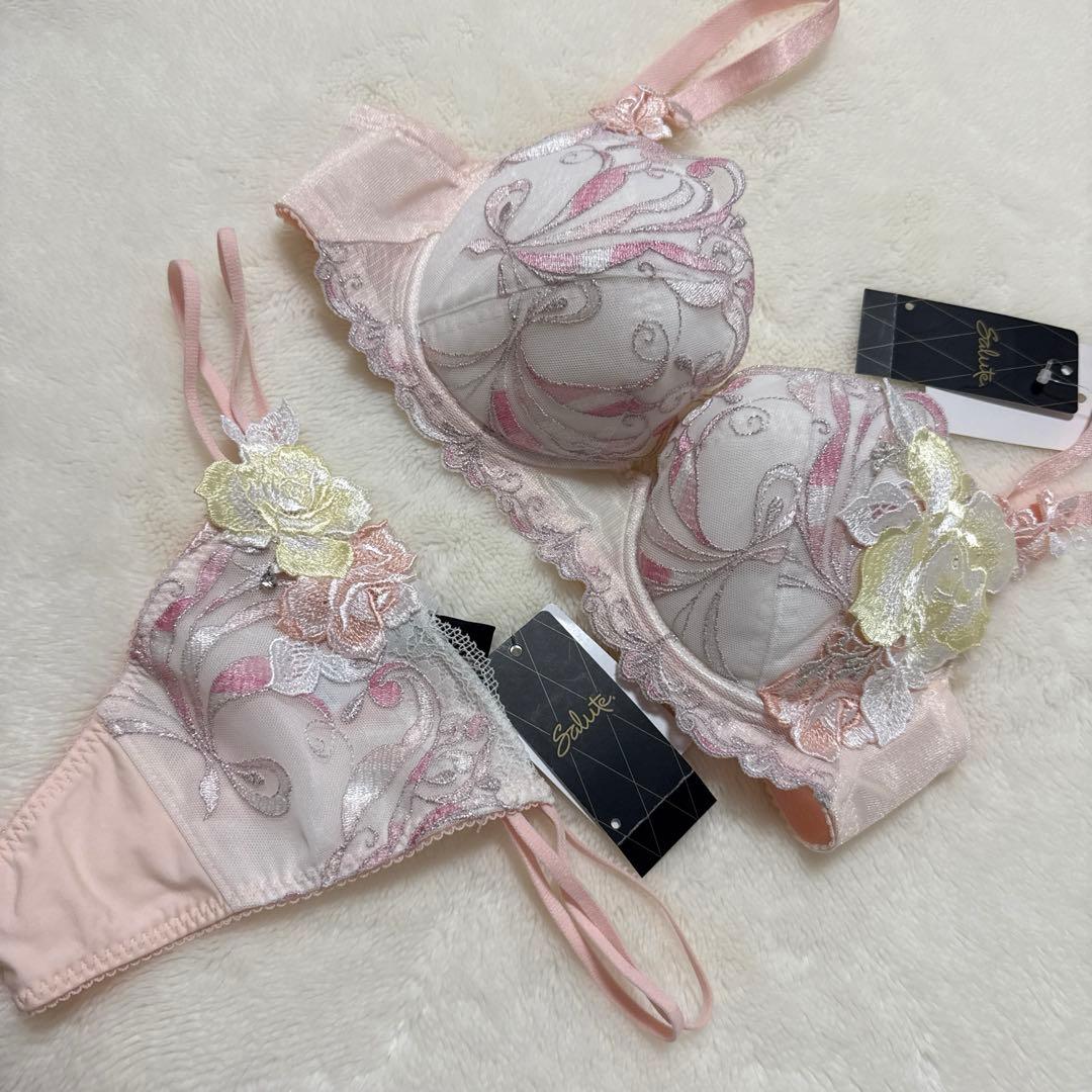 サルート　￼ブラジャーE65 ￼ショーツM