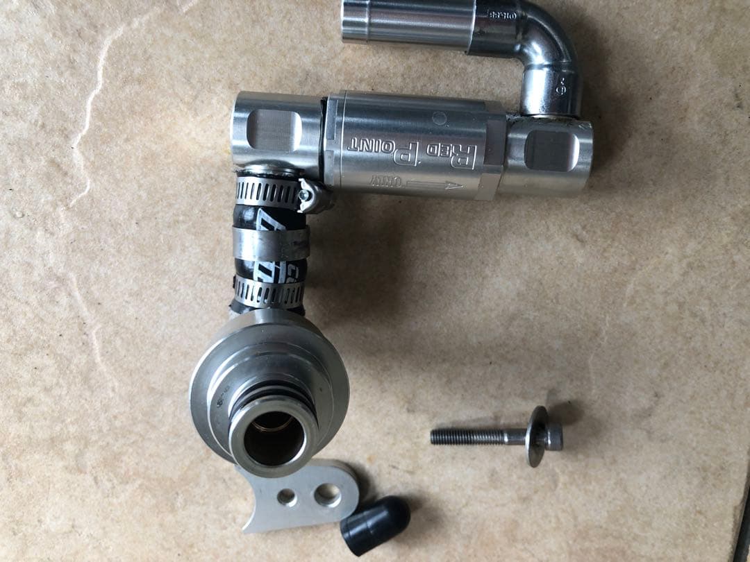 アバルト595 レッドポイント製　減圧バルブ　レデューサーキット