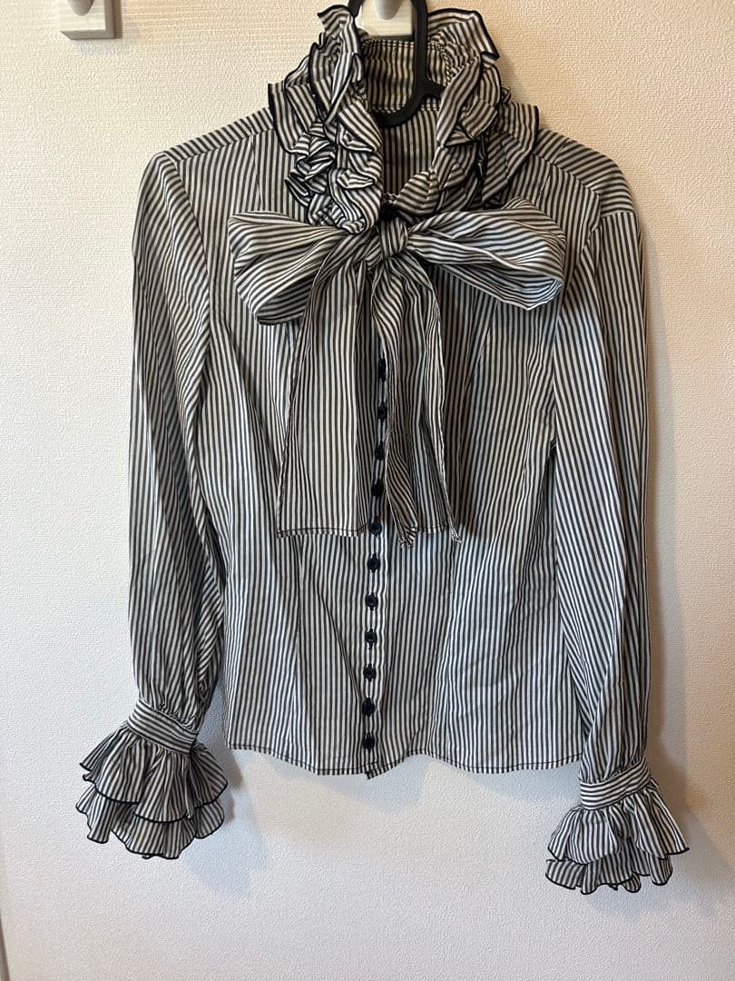 Na+H リボンタイ付きフリルブラウス