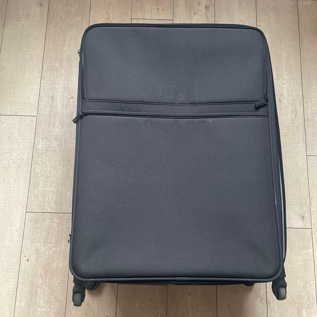 ブラックの旅行用スーツケース