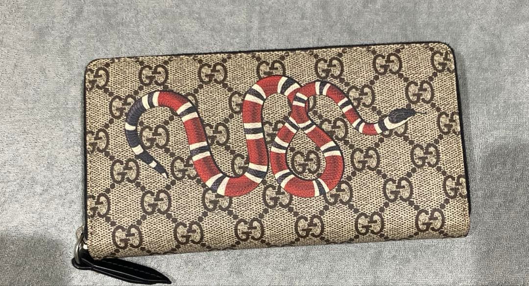 Gucci 蛇モチーフ 長財布