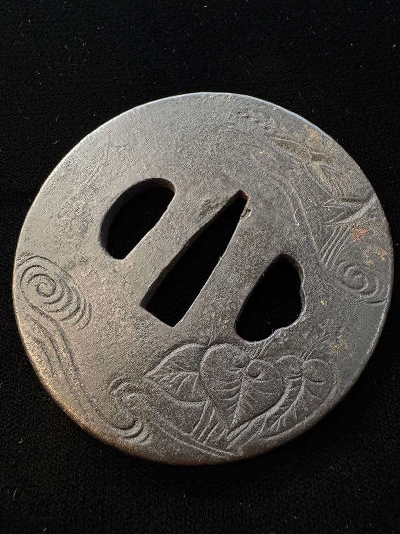 無銘 鉄地鐔 河骨図 鍔 拵 日本刀 刀装具 骨董 古美術 江戸時代 伊藤甚右衛門政方在銘 鉄地蘭透鍔 保存刀装具 | 松風刀装店 antiques