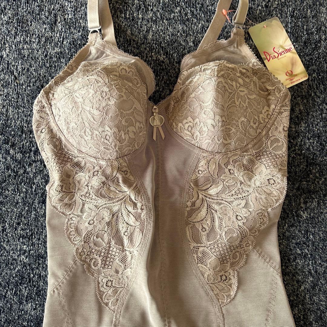 新品・タグ付き】ダイアナ ダイアジェンヌ ボディスーツ 補整下着