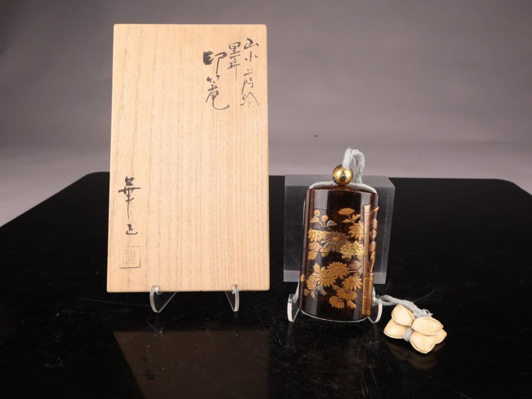 K1120 印籠 【吉田華正作】 秋草文 金銀象嵌 螺鈿 共箱 傷有＃＝ 十二支蒔絵金工象嵌印籠 | | 収蔵品詳細 | 作品を知る | 東京富士