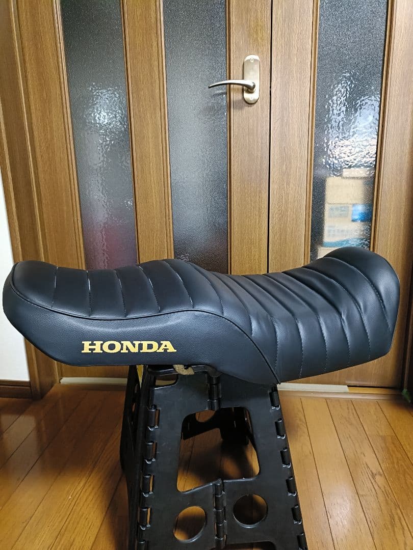 CB750 rc42 カスタムシート　ゴールドロゴ入り　張り替え未使用品