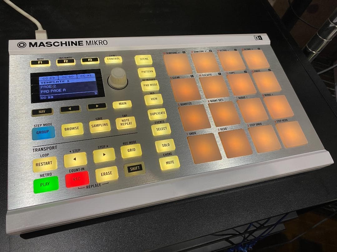 DJ機材 Native Instruments MASCHINE MIKRO MK2 ID Native Instruments Maschine Mikro MK2 Groove Production Studio