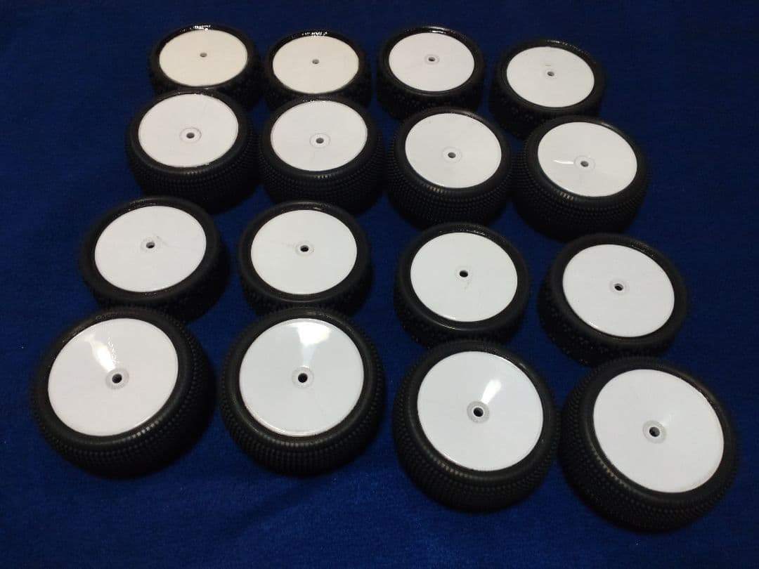 ラジコンバギー、4WD用カーペットタイヤ4台分