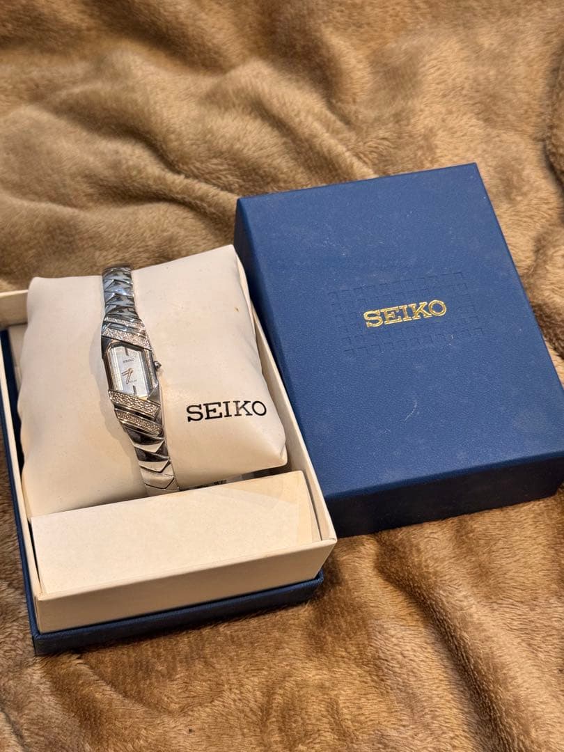 SEIKO SUP331 ソーラー時計 ダイヤモンド装飾 SEIKO 腕時計 セイコー 時計 ウォッチ ソーラークォーツ シンプル