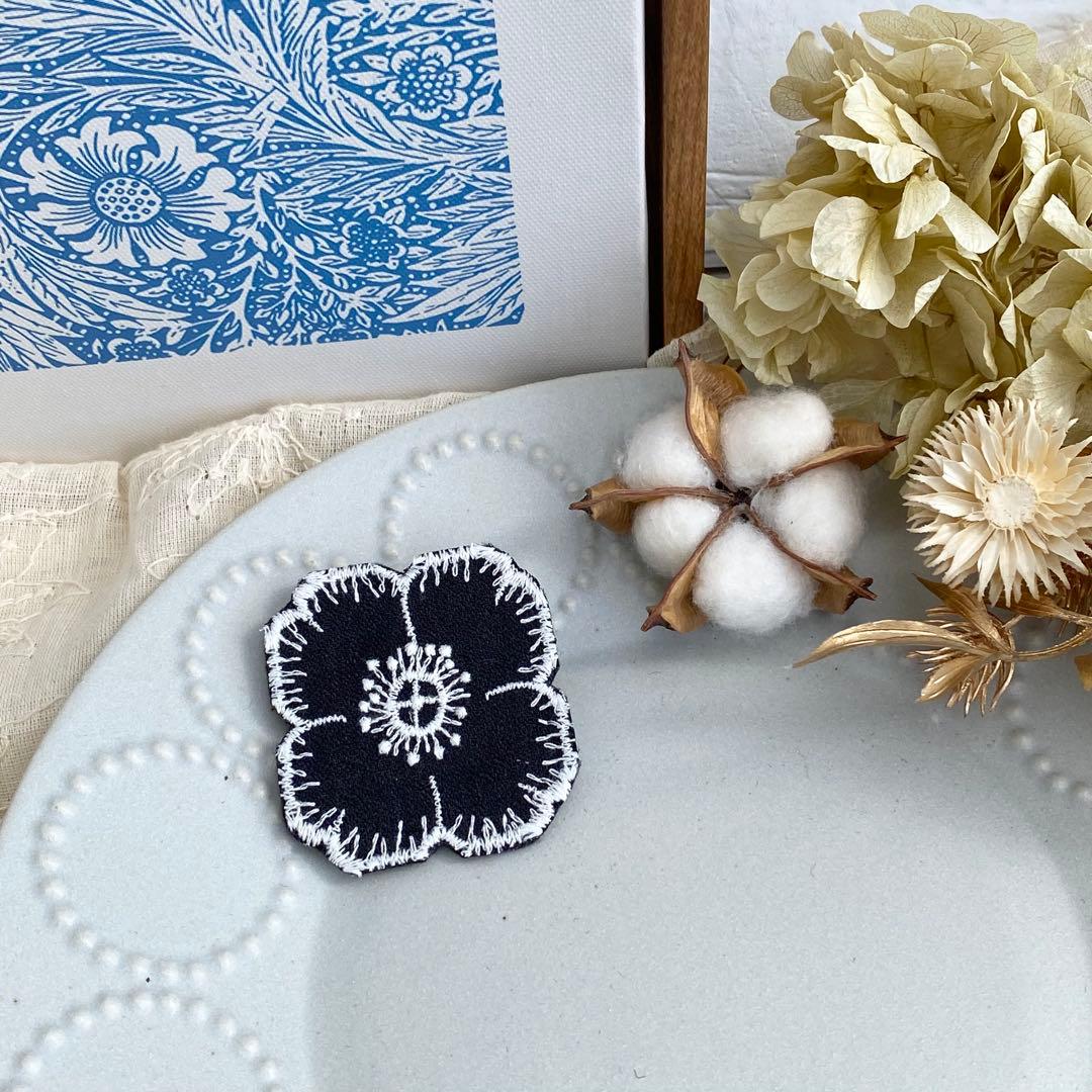 ミナペルホネン アネモネBKブローチ BKレースチャーム付き - メルカリ