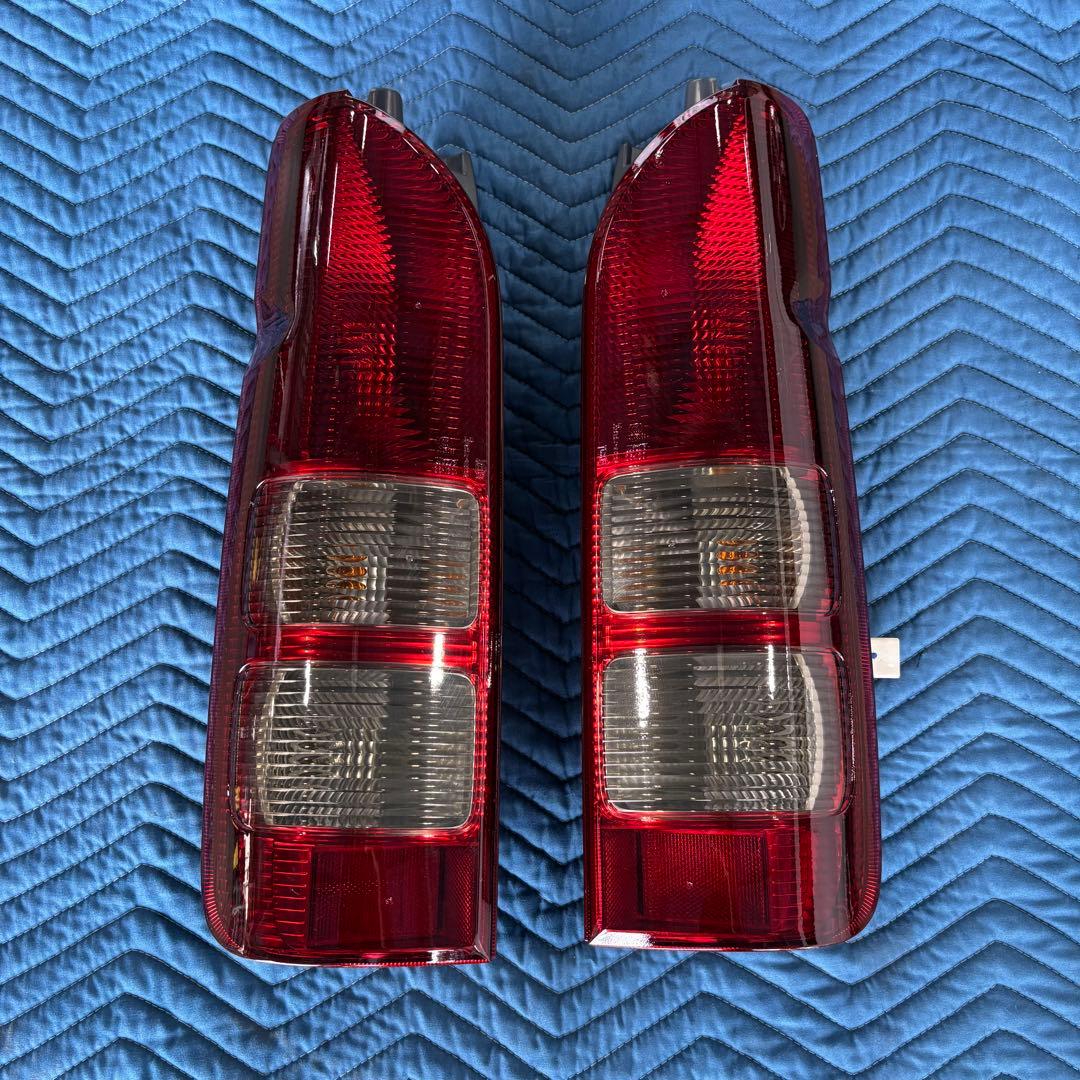 ハイエース　スモークテール Amazon | VLAND 1型から8型まで対応 200系 ハイエース レジアスエース