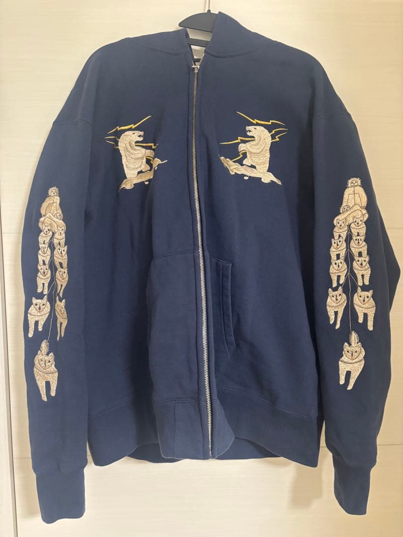 SUKA ZIP PARKA 「EMBROIDERED ALASKA」