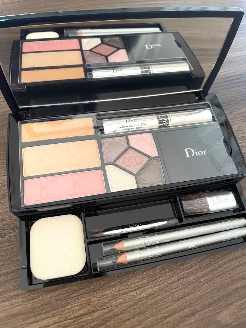未使用】Dior オールインワン メイクアップパレット - メルカリ