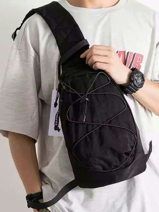 C.P. Company ブラック ショルダーバッグ 人気