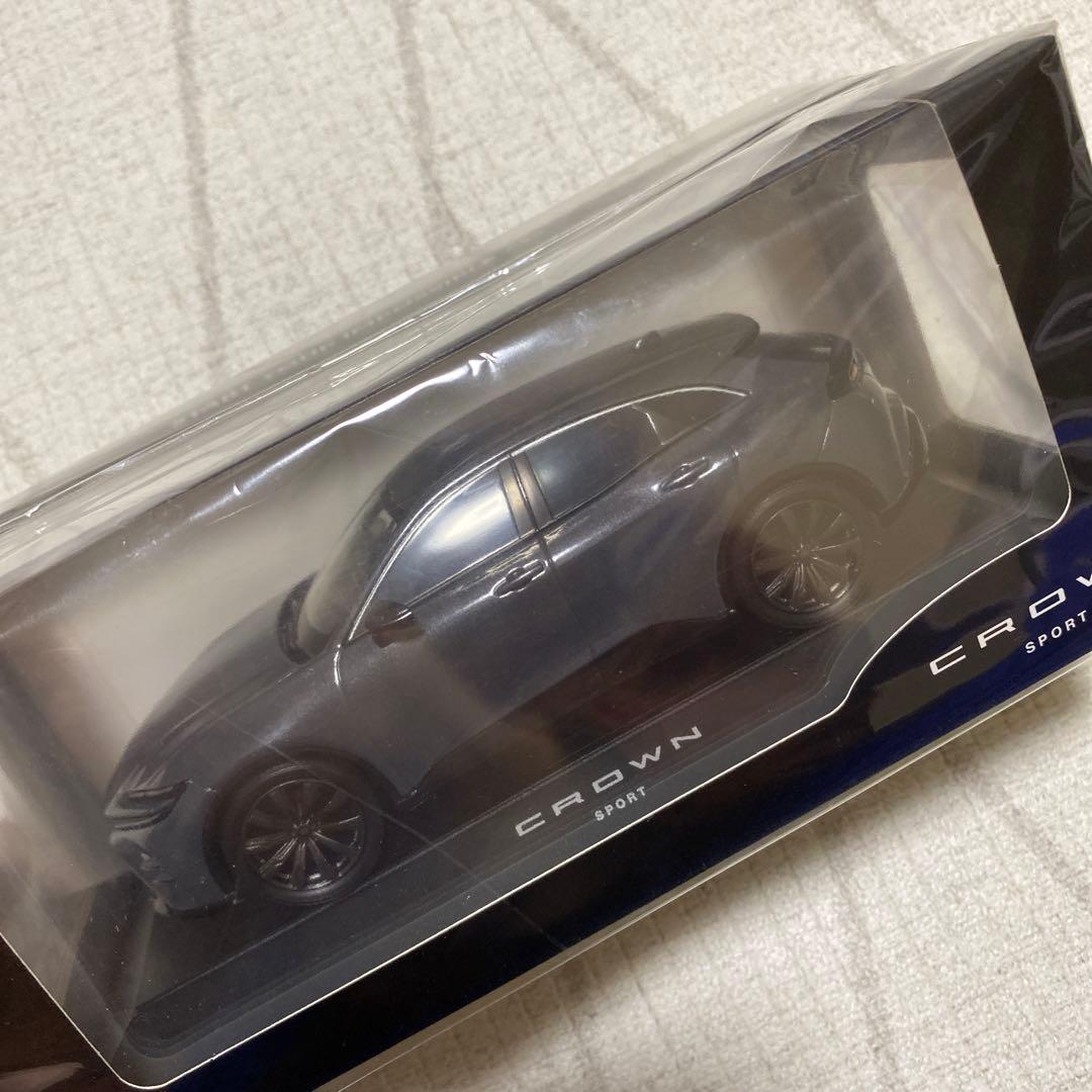 トヨタクラウンスポーツ ミニカー アッシュ Amazon.co.jp: 新型クラウンスポーツ 1/30 カラーサンプルミニカー