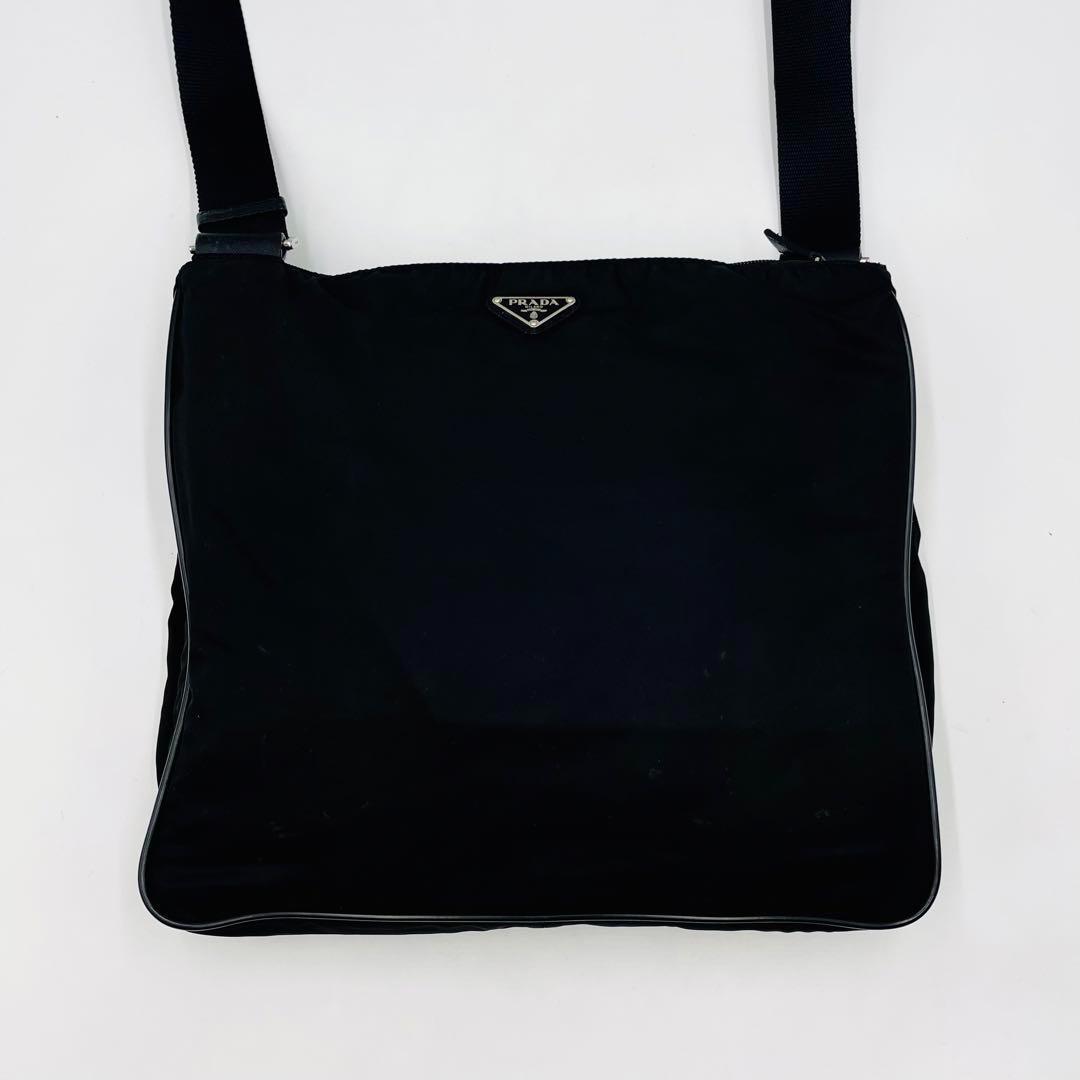 高 品質ファッション - 美品✨PRADA プラダ メッセンジャーバッグ 三角