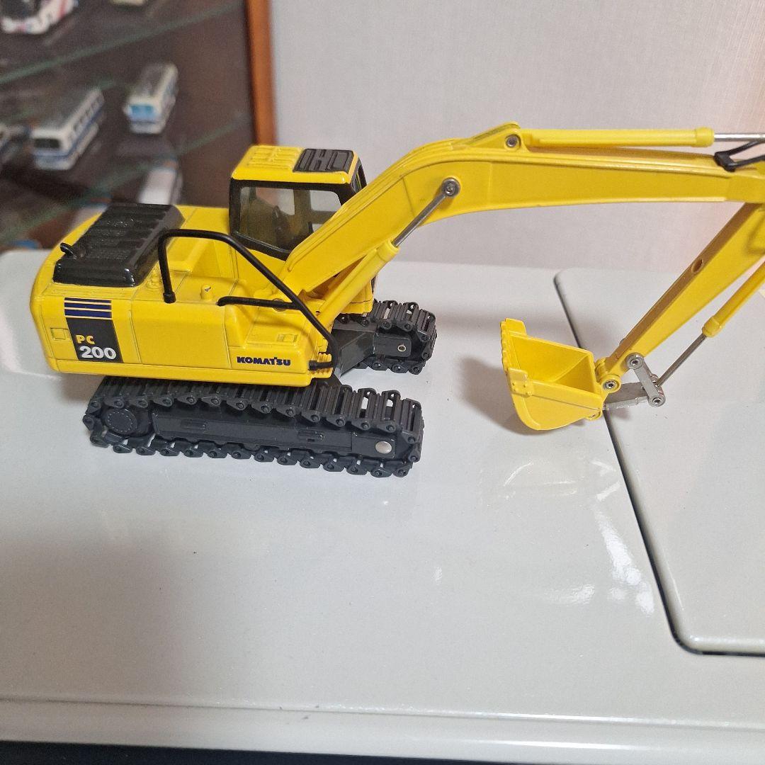 KOMATSUのダイキャスト重機4台、セットです