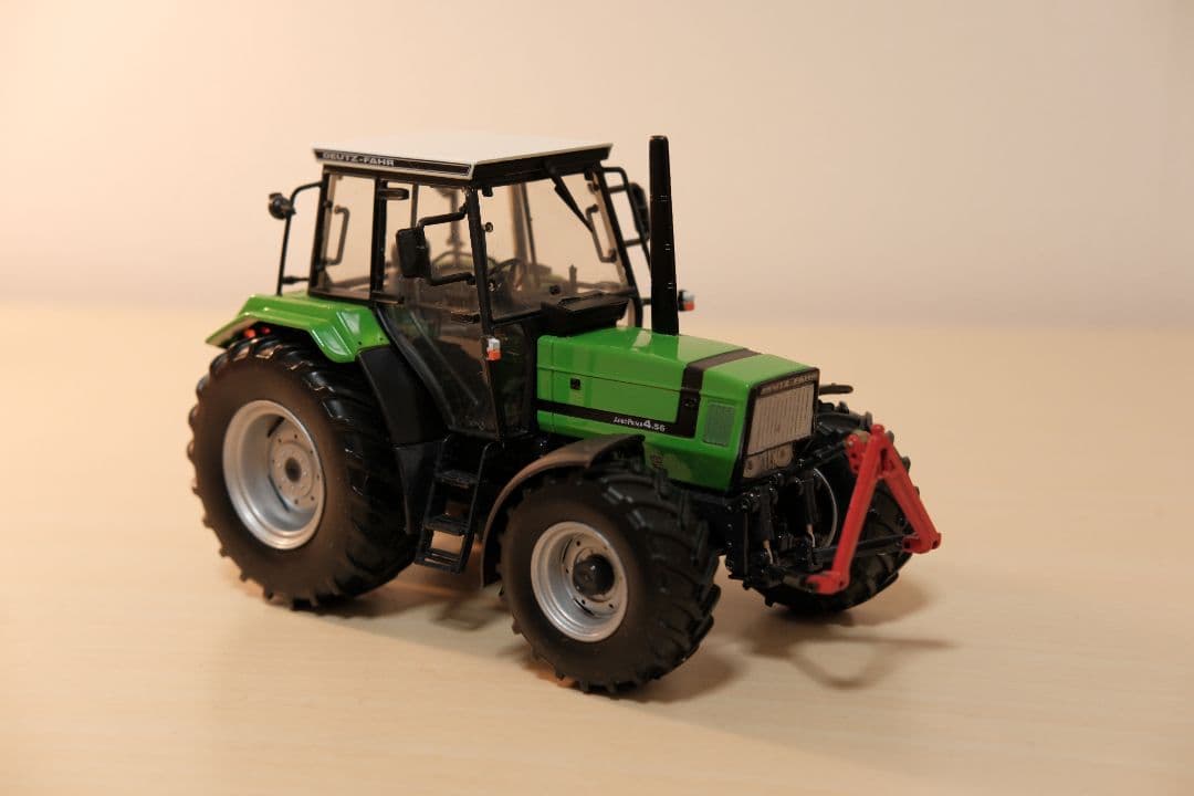 Deutz-Farh トラクターミニチュア1/32 限定1000台