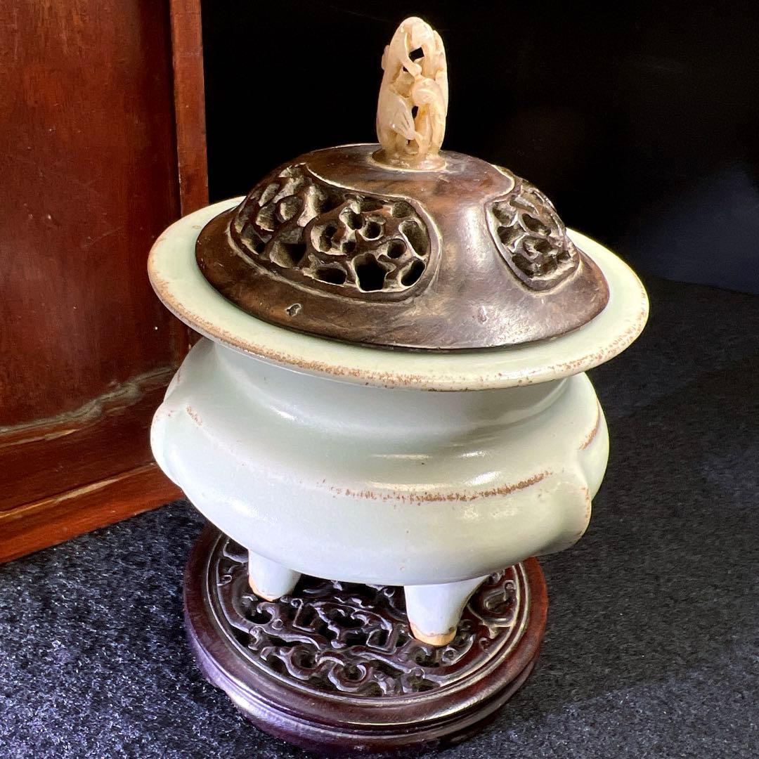 中国明時代　龍泉窯　白砡摘唐木台青磁香炉　木箱付　東Y8-0128☆2Fトカサ