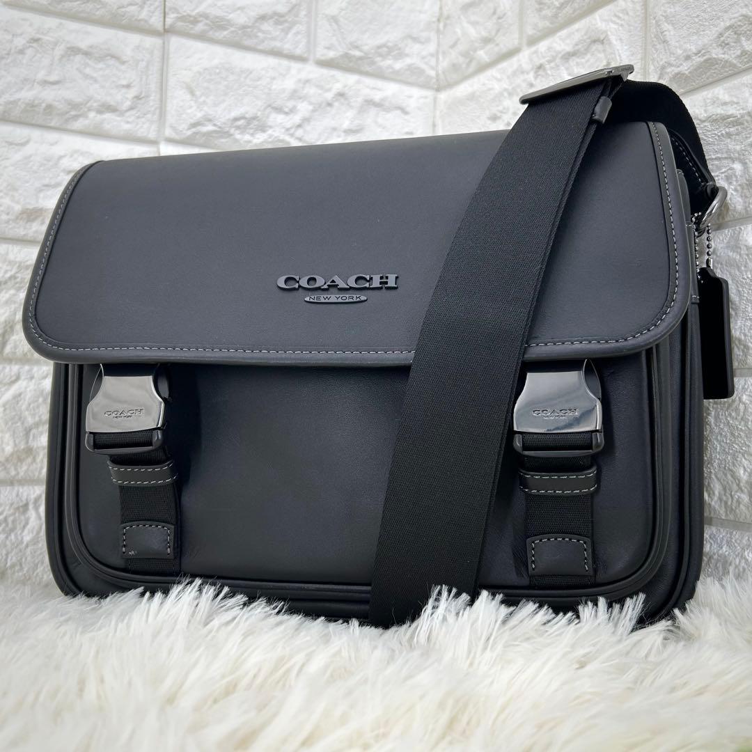 コーチ　coach メッセンジャーバッグ　レザーバッグ　黒　ブラック　ショルダー